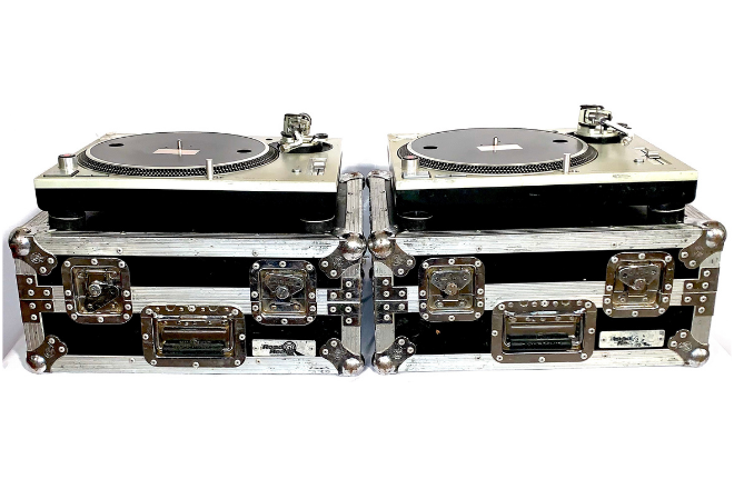 TECHNICS SL-1200 W/Flight Cases